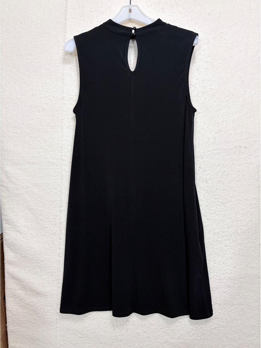 AGB L Black Sleeveless Knee Length Shift Dress
